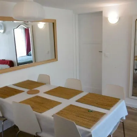 Les Acacias Apartment