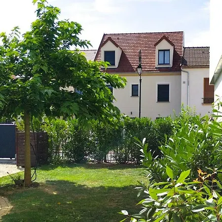 Apartment Les Acacias Clamart